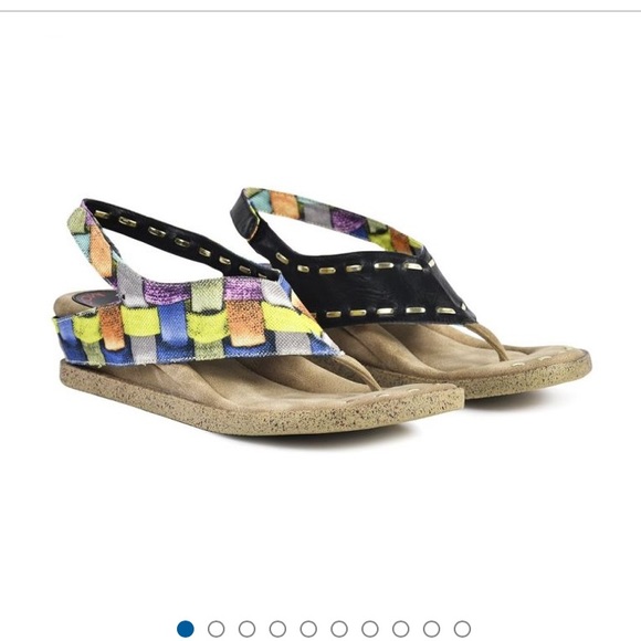 Modzori Ladies Feena Reversible Slingback Wedge Sandal - Picture 14 of 14